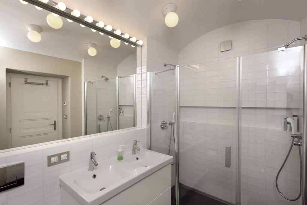 Design Loft 2 Minutes To Wenceslas Square プラハ エクステリア 写真