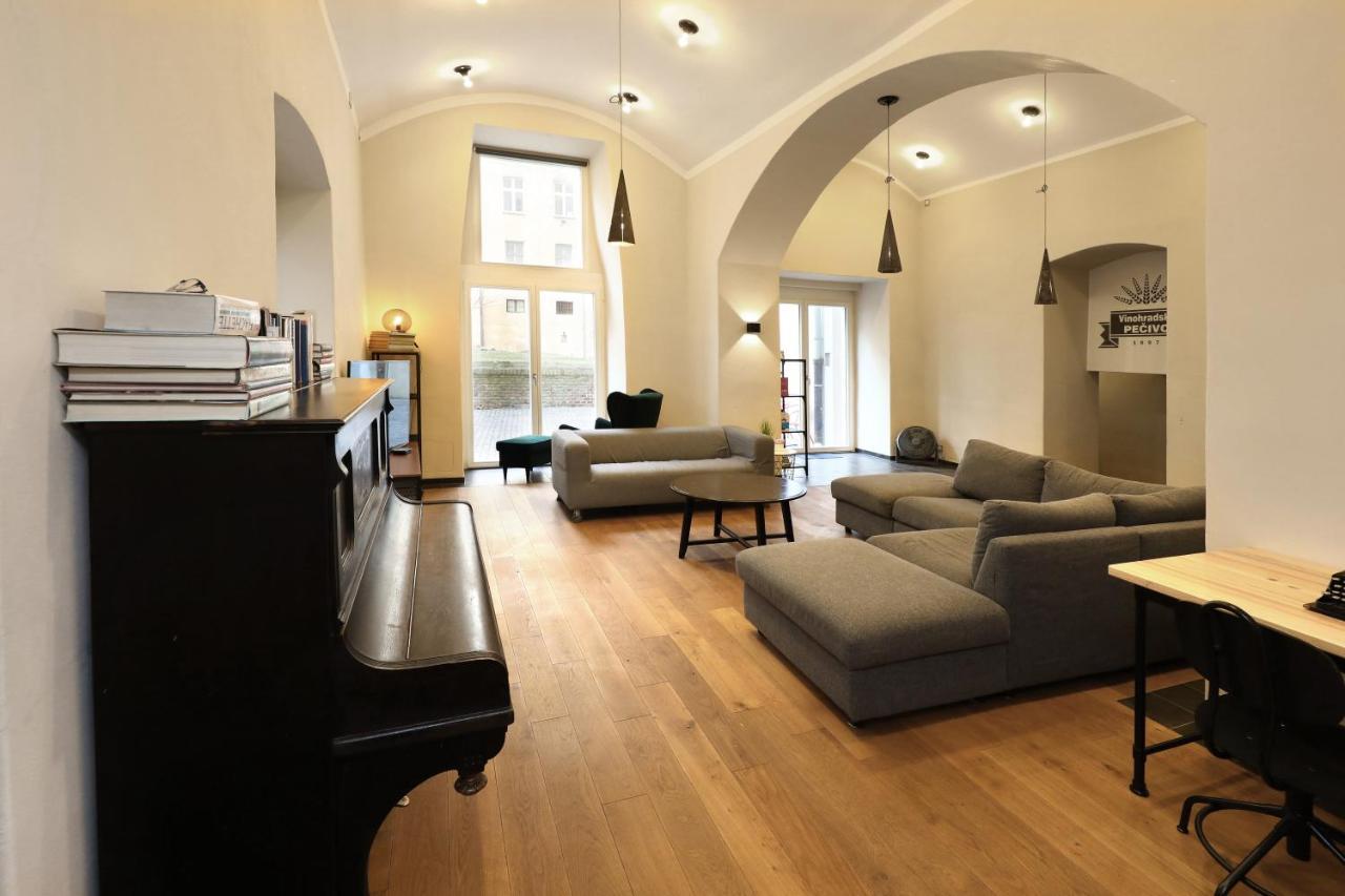 Design Loft 2 Minutes To Wenceslas Square プラハ エクステリア 写真